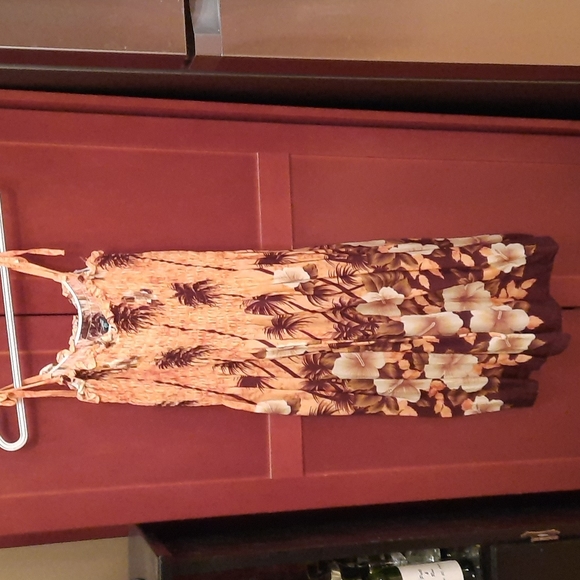 Dress - Picture 2 of 3